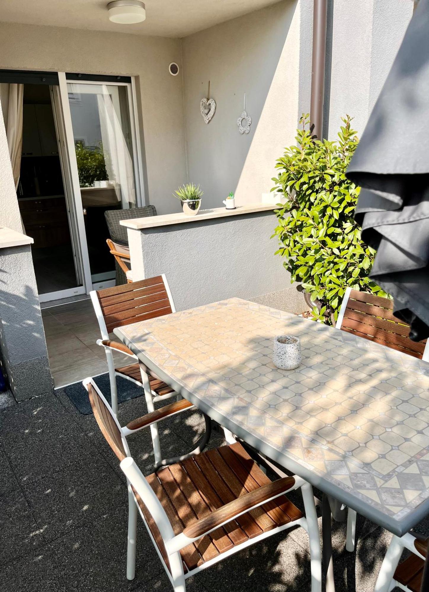 Apartment Laura โปดสตรานา ภายนอก รูปภาพ